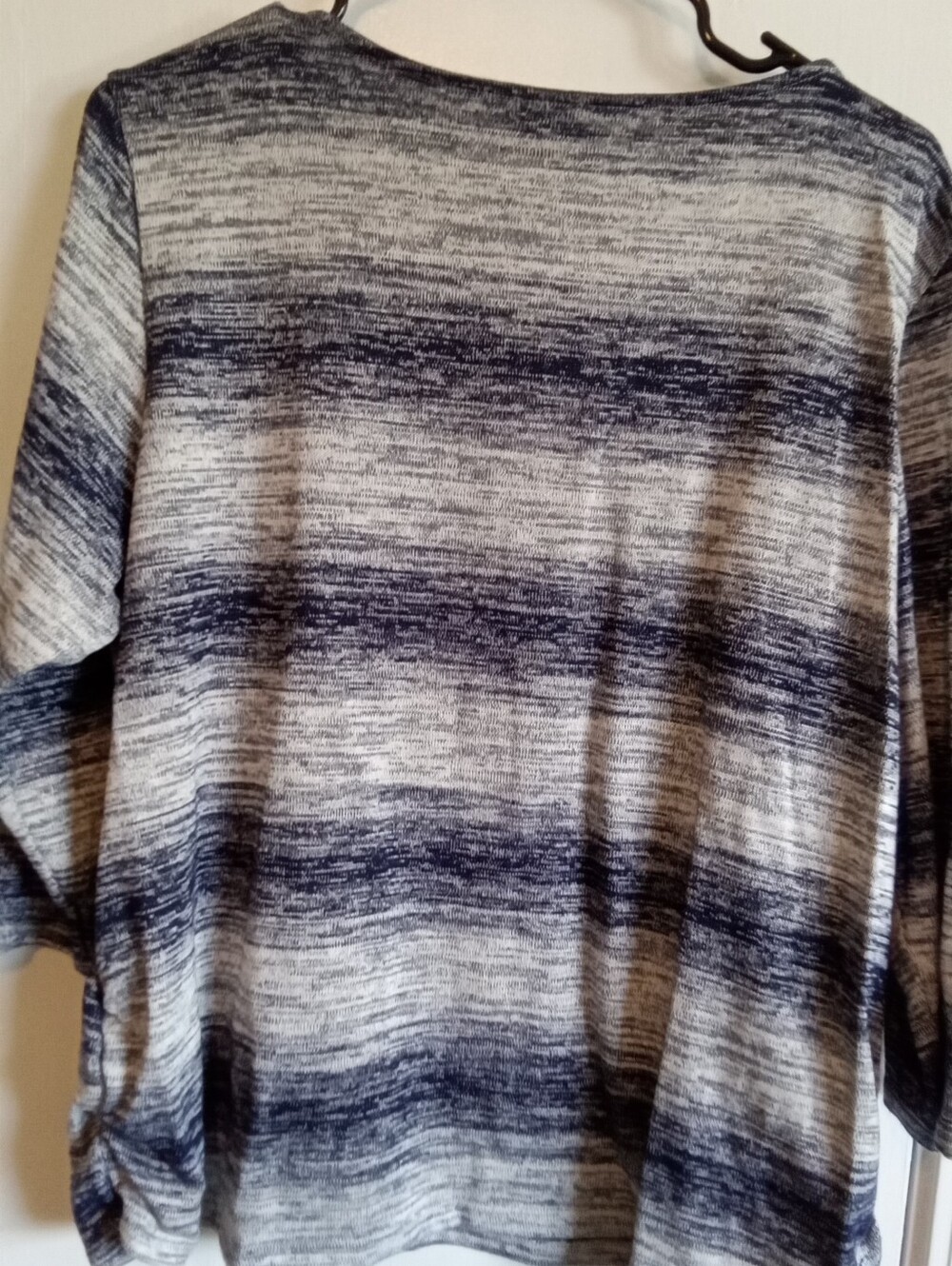 #6052 Navy & White Top. - L - Picture 3 of 3